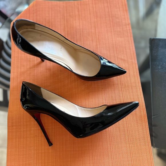 Gently used beautiful authentic red bottoms - Picture 2 of 7